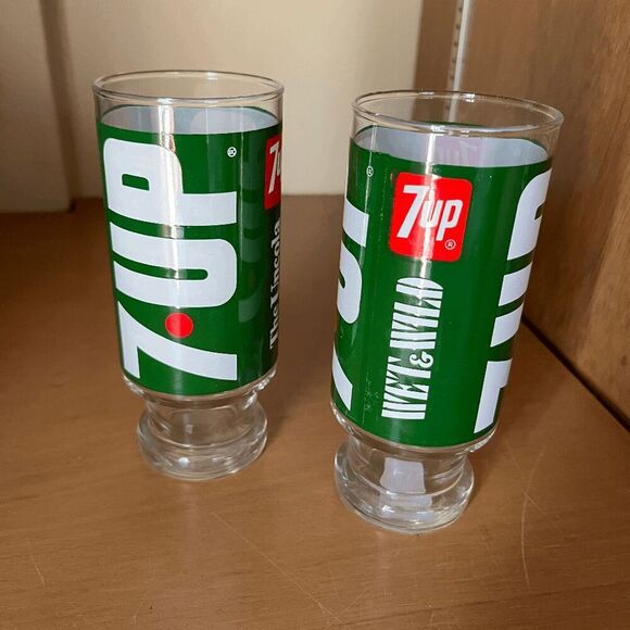 Set of 4 Vintage 1970s Pepsi & 7UP Logo Glasses – Retro Soda Advertising - Picture 5 of 8